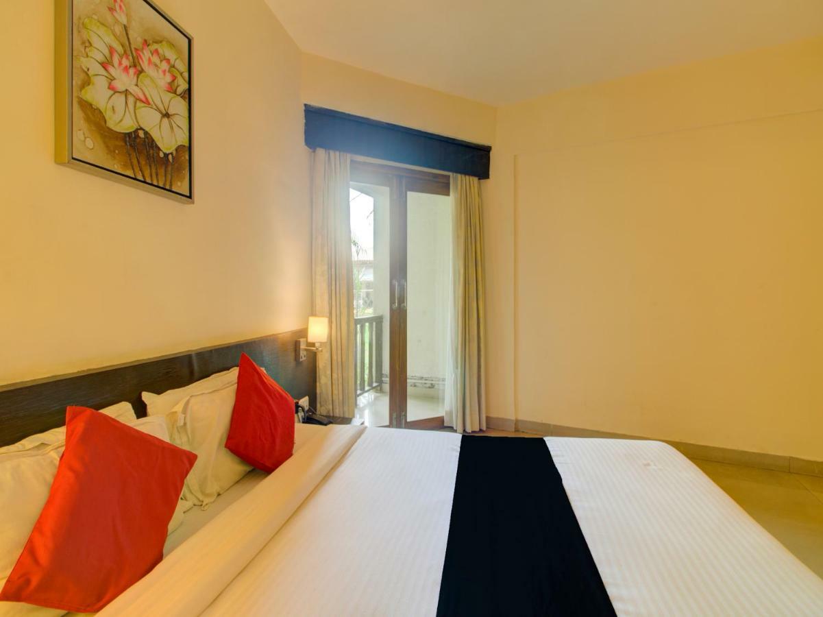 Capital O 36727 Plush Retreat Hotel Dive ภายนอก รูปภาพ