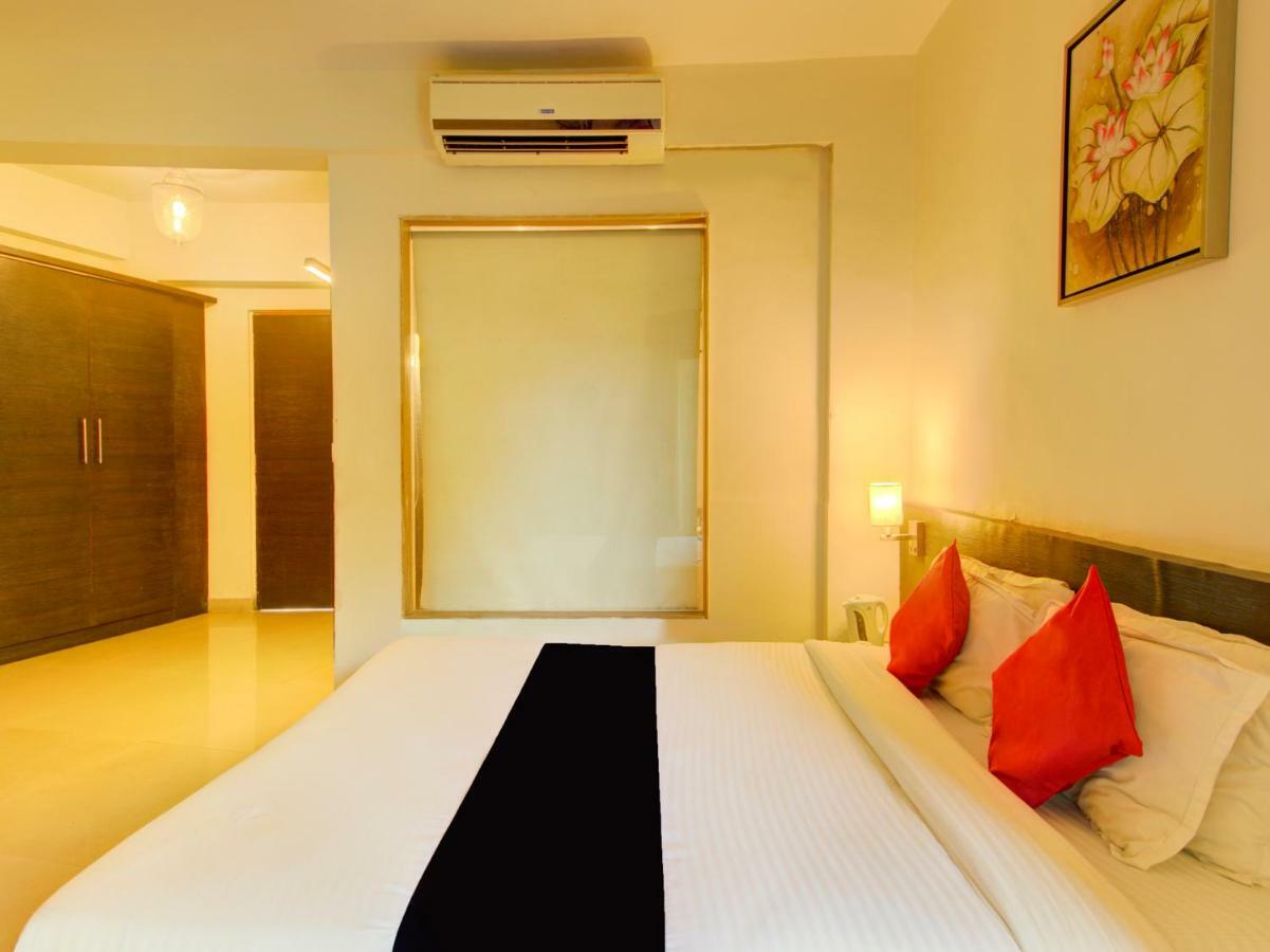 Capital O 36727 Plush Retreat Hotel Dive ภายนอก รูปภาพ