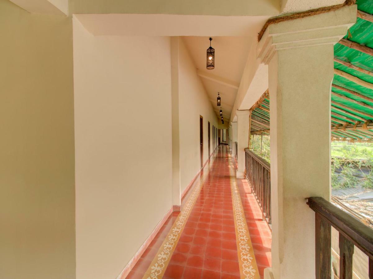 Capital O 36727 Plush Retreat Hotel Dive ภายนอก รูปภาพ