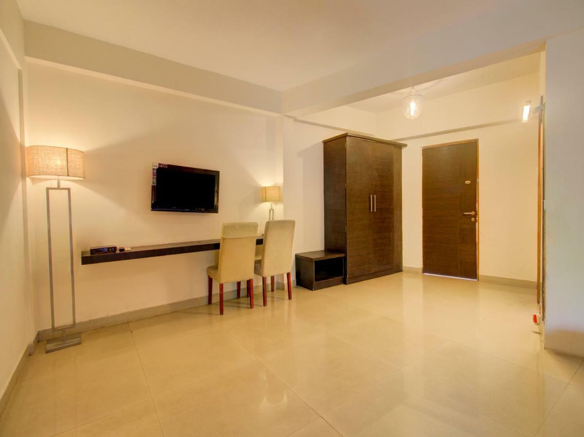 Capital O 36727 Plush Retreat Hotel Dive ภายนอก รูปภาพ