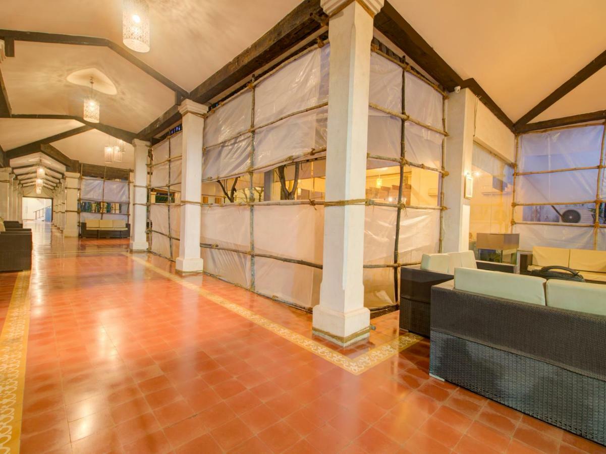 Capital O 36727 Plush Retreat Hotel Dive ภายนอก รูปภาพ