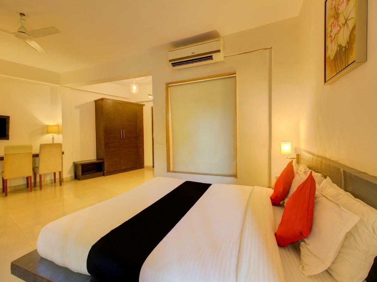 Capital O 36727 Plush Retreat Hotel Dive ภายนอก รูปภาพ