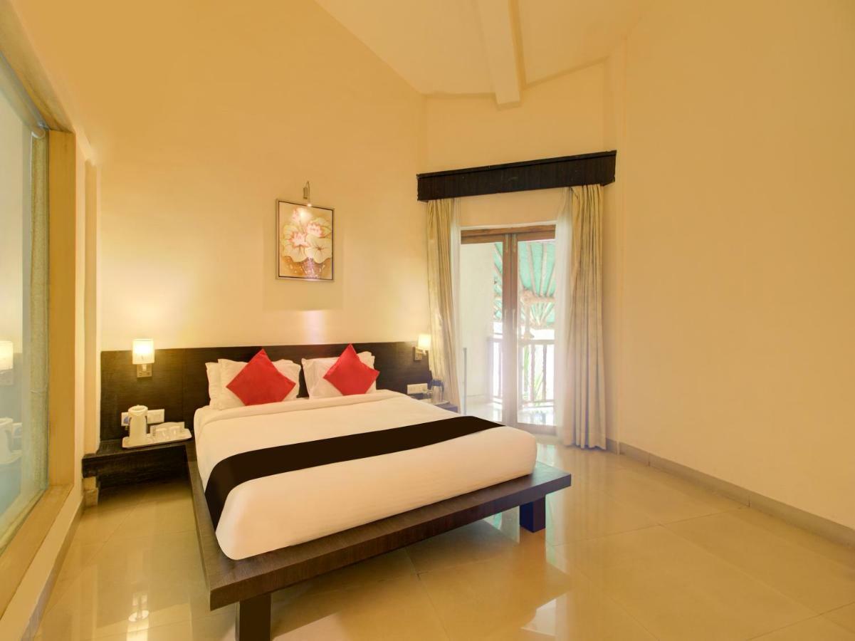 Capital O 36727 Plush Retreat Hotel Dive ภายนอก รูปภาพ