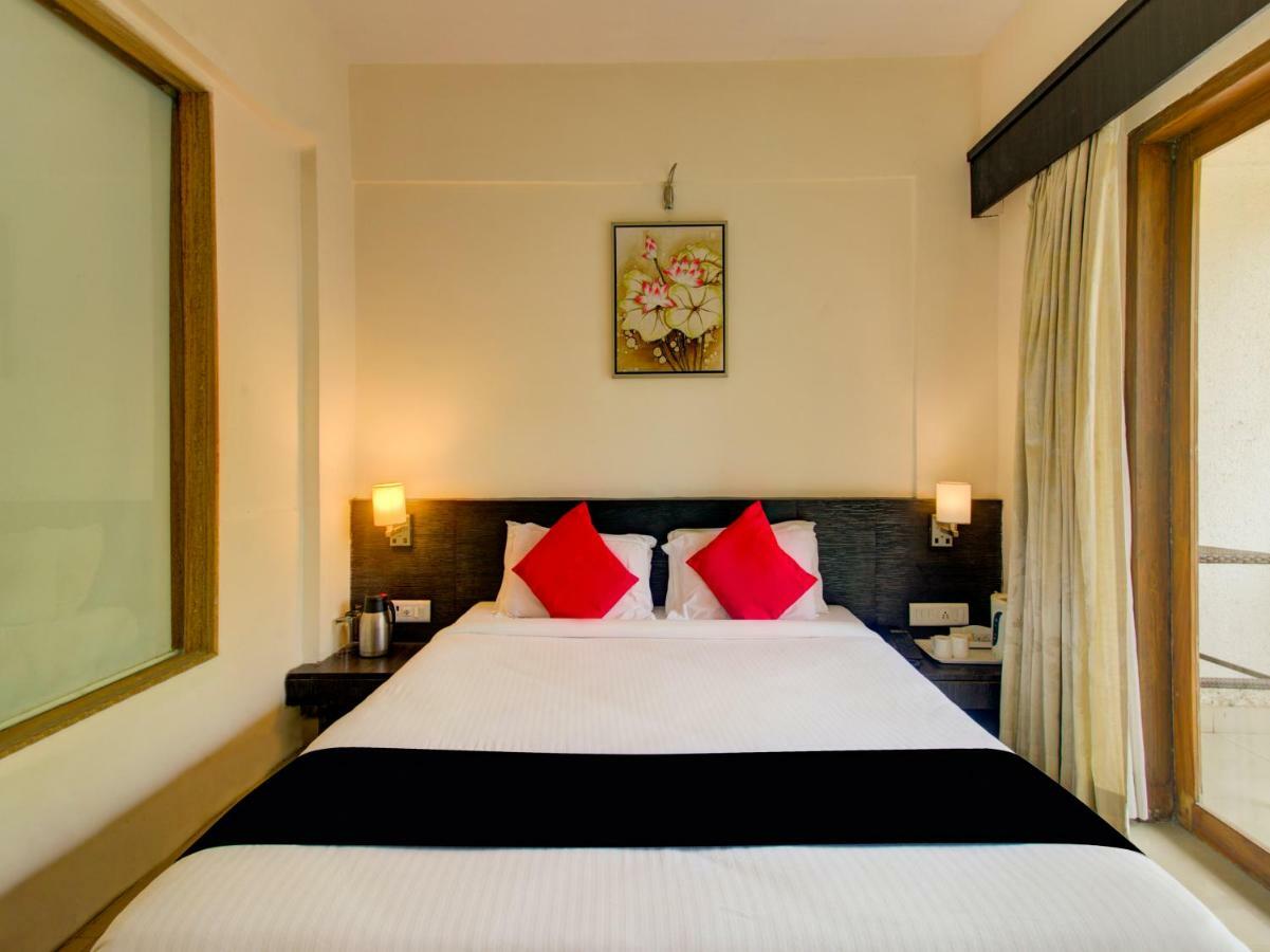 Capital O 36727 Plush Retreat Hotel Dive ภายนอก รูปภาพ