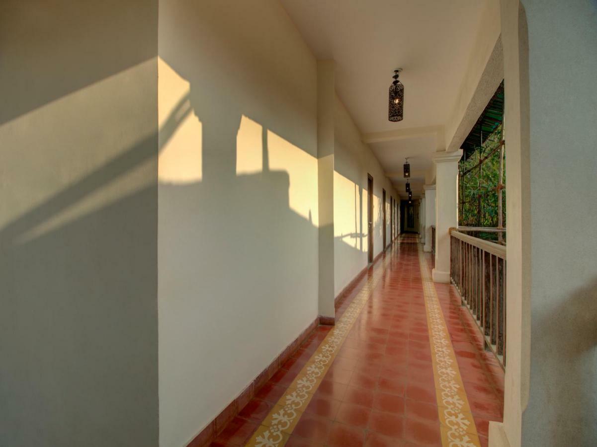 Capital O 36727 Plush Retreat Hotel Dive ภายนอก รูปภาพ