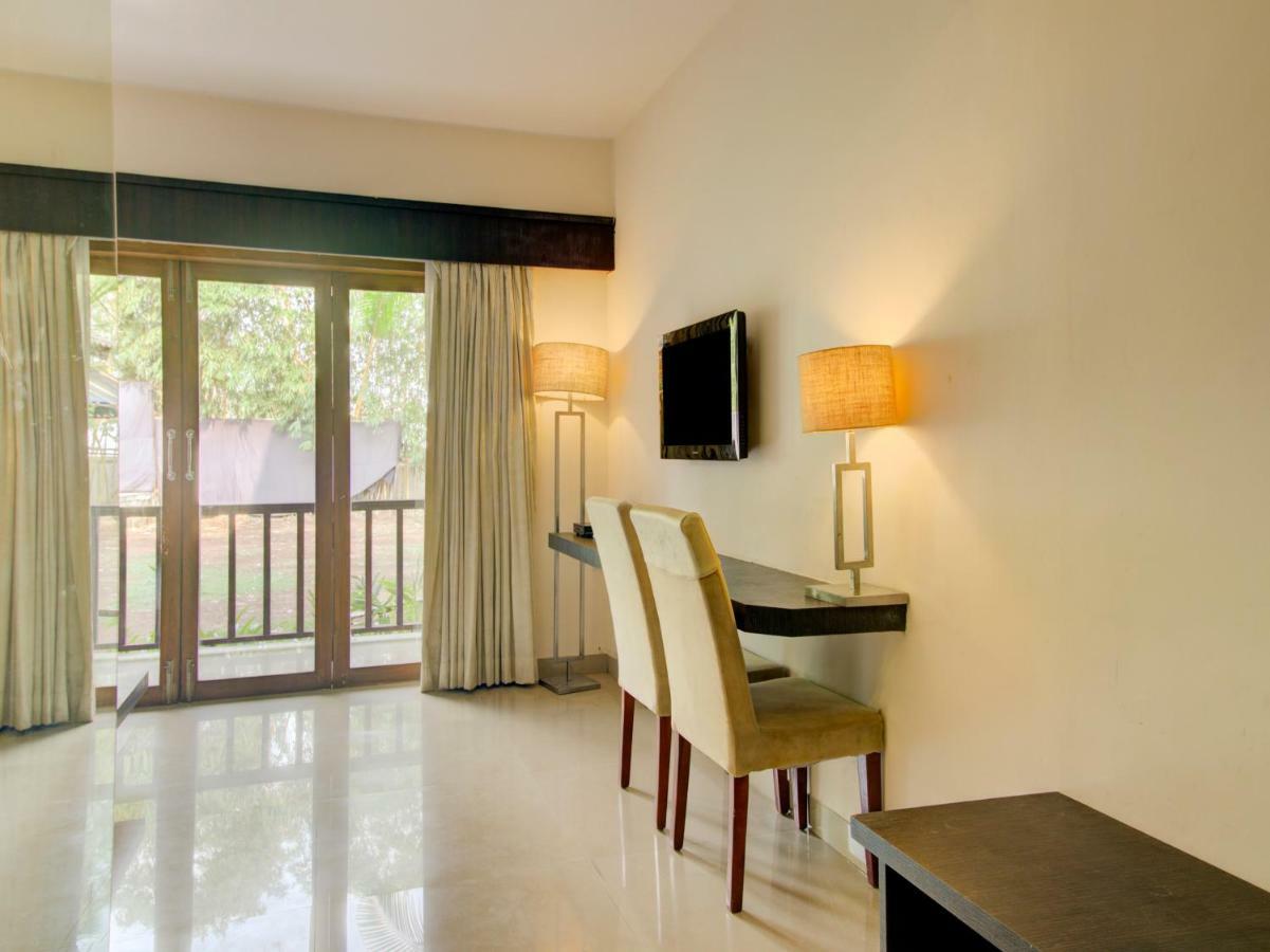 Capital O 36727 Plush Retreat Hotel Dive ภายนอก รูปภาพ